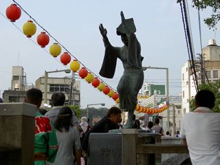 阿波踊りの像